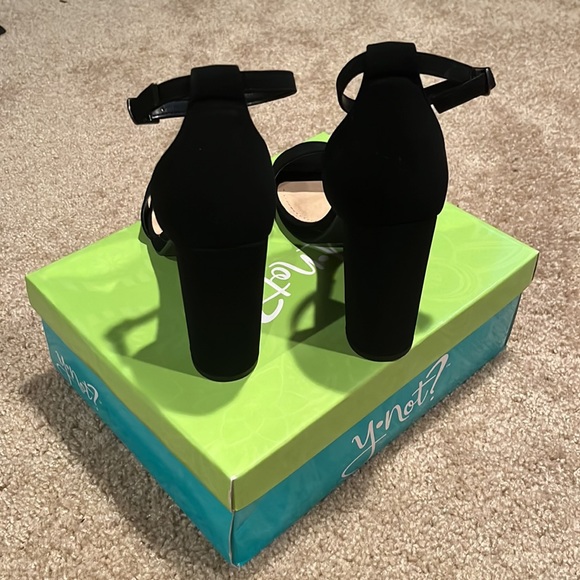 Black heels - Picture 3 of 4